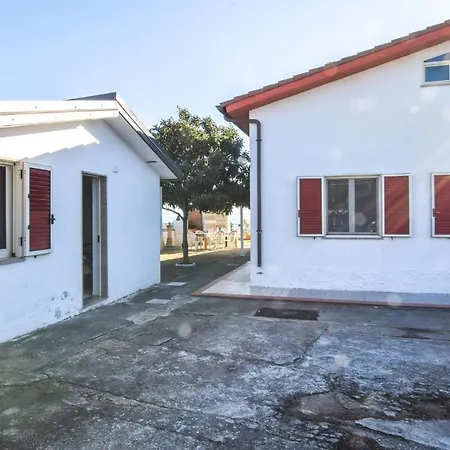 Beautiful In With House Sea View Holiday home
