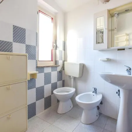 3 Bedroom Beautiful In Semesterbostad *