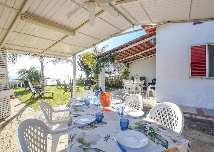 Casa de Férias 3 Bedroom Beautiful In Ricadi