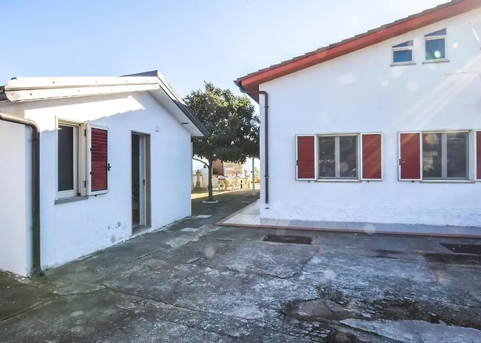 3 Bedroom Beautiful In Casa de Férias